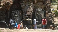 Wisatawan Nekat! Abaikan Ritual Suci Demi Foto Instagramable