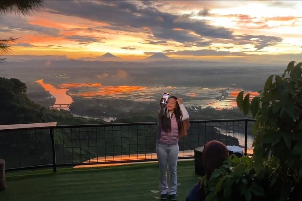 Zita Anjani: Sunrise Spektakuler di Geopark Kebumen, Sagara View