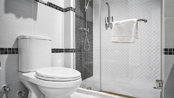Bahaya Jatuh di Kamar Mandi: Risiko Fatal & Pencegahannya