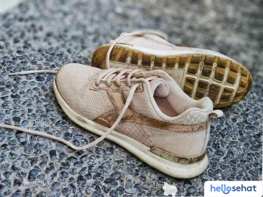 Hilangkan Bau Sepatu: 8 Tips Ampuh & Pencegahannya
