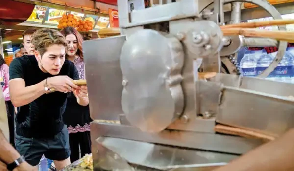 Jackson Wang Jelajah Kuliner India: Pani Puri & Es Tebu