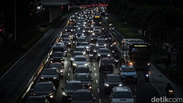 Libur Tahun Baru Macet? 6 Trik Ampuh Atasi Kemacetan!