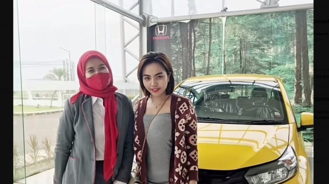 Misteri Honda Brio Kuning: Kisah Dibalik Viral Foto Lawas Lisa Mariana