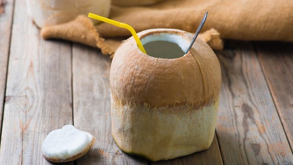 Rahasia Kesehatan: 5 Penyakit Sembuh dengan Air Kelapa Muda