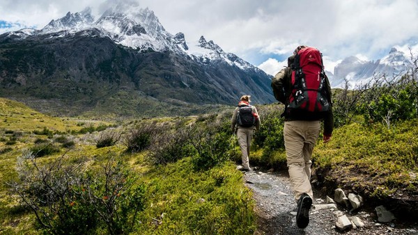 Raih Puncak: 6 Tips Aman Mendaki Gunung Bagi Pemula