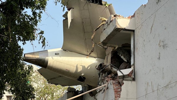 Remaja Saksi Jatuh Air India Alami Trauma Mendalam