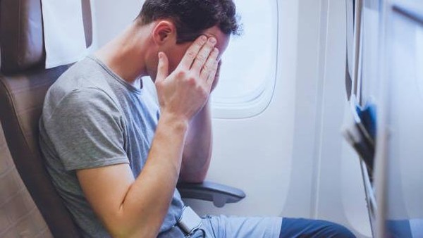 Takut Naik Pesawat? 4 Tips Penerbangan Pagi Anti-Cemas